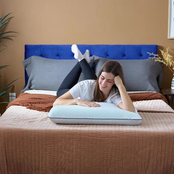 WEEKENDER Ventilated Gel Memory Foam Pillow, photo 3